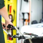 NUEVO ACCIDENTE DE TRÁNSITO EN COLÓN DURANTE EL FIN DE SEMANA: UNA MOTO SIN PATENTE ATROPELLÓ A UN ANCIANO