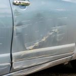 DESCONTROLADO: MENOR DE EDAD VANDALIZO UN VEHICULO, AGREDIÓ A SU DUEÑO Y QUISO GOLPEAR A LA POLICÍA