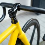 CHORROS ATLÉTICOS EN COLÓN: SALTARON UN TAPIAL ALTISIMO PARA ROBARLE SU BICICLETA