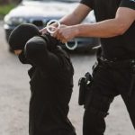 APREHENDIDO POR ATENTADO Y RESISTENCIA A LA AUTORIDAD EN HUGHES