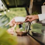 MOTOCHORRO GASTRONÓMICO: APROVECHÓ UN DESCUIDO PARA ROBAR UN CARRITO DE COMIDA