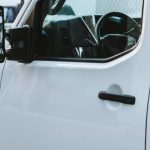 EL LUGAR MENOS PENSADO: LA AGREDIÓ Y AMENAZÓ MIENTRAS VIAJABAN EN COMBI