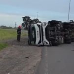 TRÁNSITO INTERRUMPIDO: VUELCO DE CAMIÓN EN JUNÍN