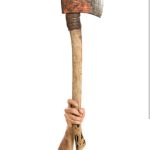 SE LE FUE DE LAS MANOS: AMENAZÓ A SUS VECINOS CON UN HACHA