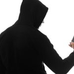 ESTAFADORES POLIRRUBRO EN COLÓN: FINGIERON SER SU AMIGA PARA SACARLE MEDIO MILLÓN