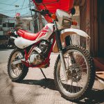 ALPISTE PERDISTE: LE ROBARON LA MOTO A UNA EMPLEADA DEL SUPER EN COLÓN