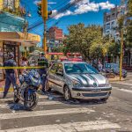 ACCIDENTE ENTRE UN CLIO Y UNA MOTO EN COLÓN: UNA MUJER RESULTÓ LESIONADA