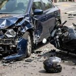 IMPACTANTE ACCIDENTE EN COLON: UNA MOTO Y UN AUTO COLISIONARON EN CALLE 38
